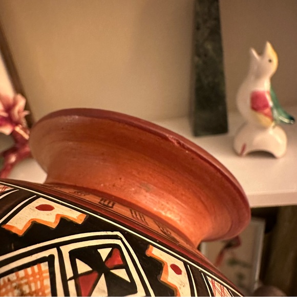 Vintage Handmade Peruvian Incan 7” Red Clay Painted Pottery Vase - Picture 7 of 8
